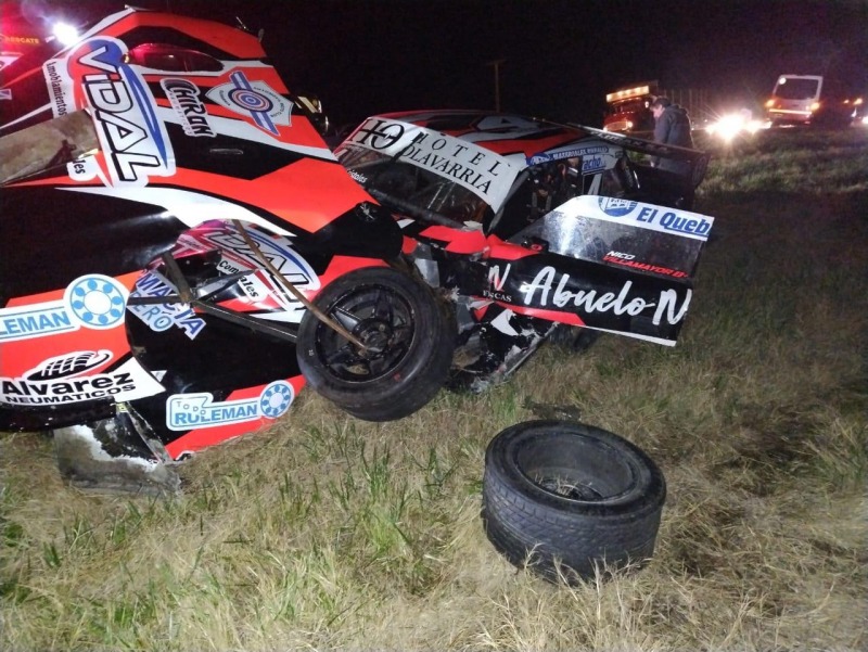 Violento choque contra el triler del auto de carrera de Nico Villamayor